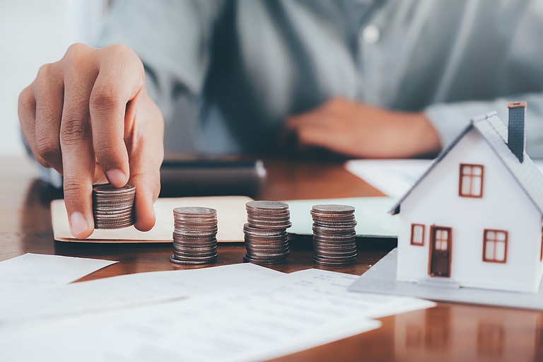 businessman-is-savings-money-and-calculating-save-2022-11-11-18-44-53-utc.jpg 