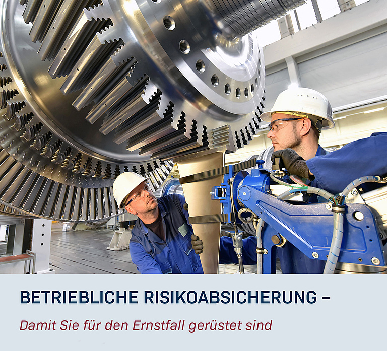 Versicherte Industriearbeiter bei der Arbeit